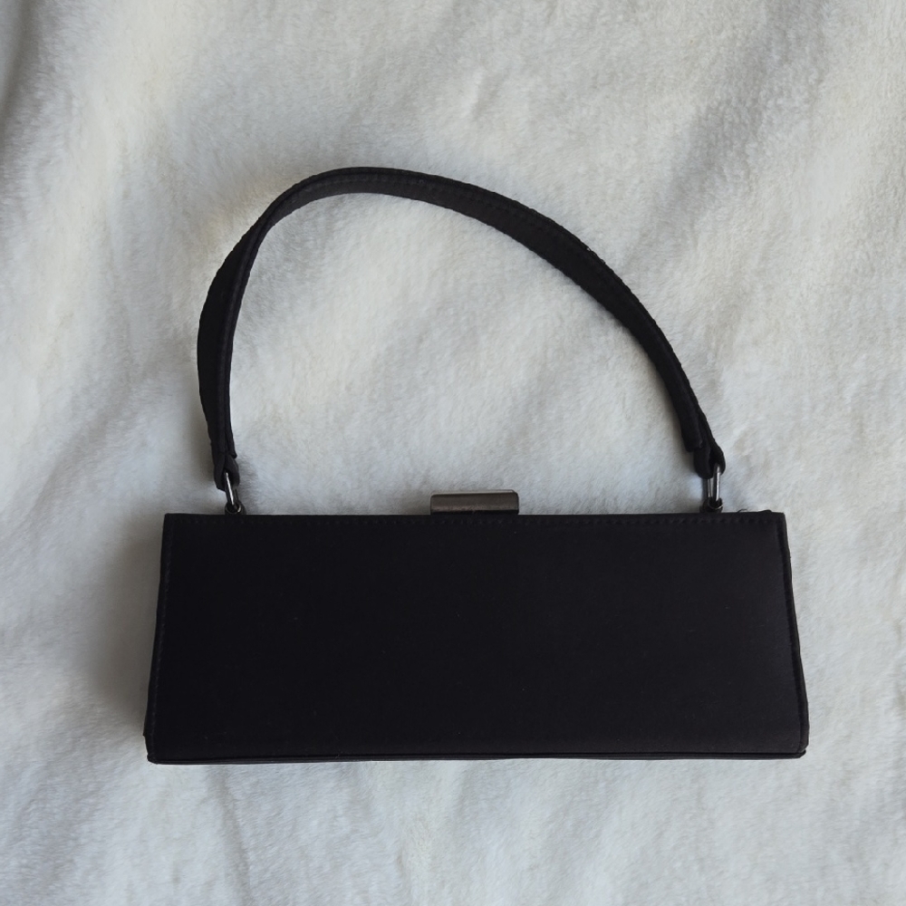 Black small 90s clutch with clasp on top